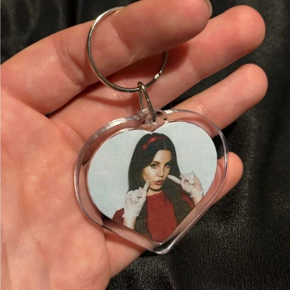 Lana Del Rey Keychain - Picture 2 of 3